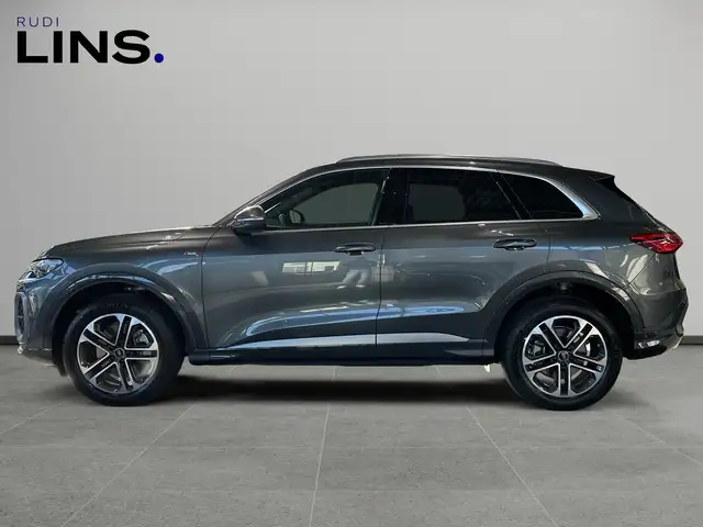 Audi Q5 view 2