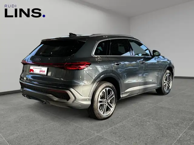 Audi Q5 view 4