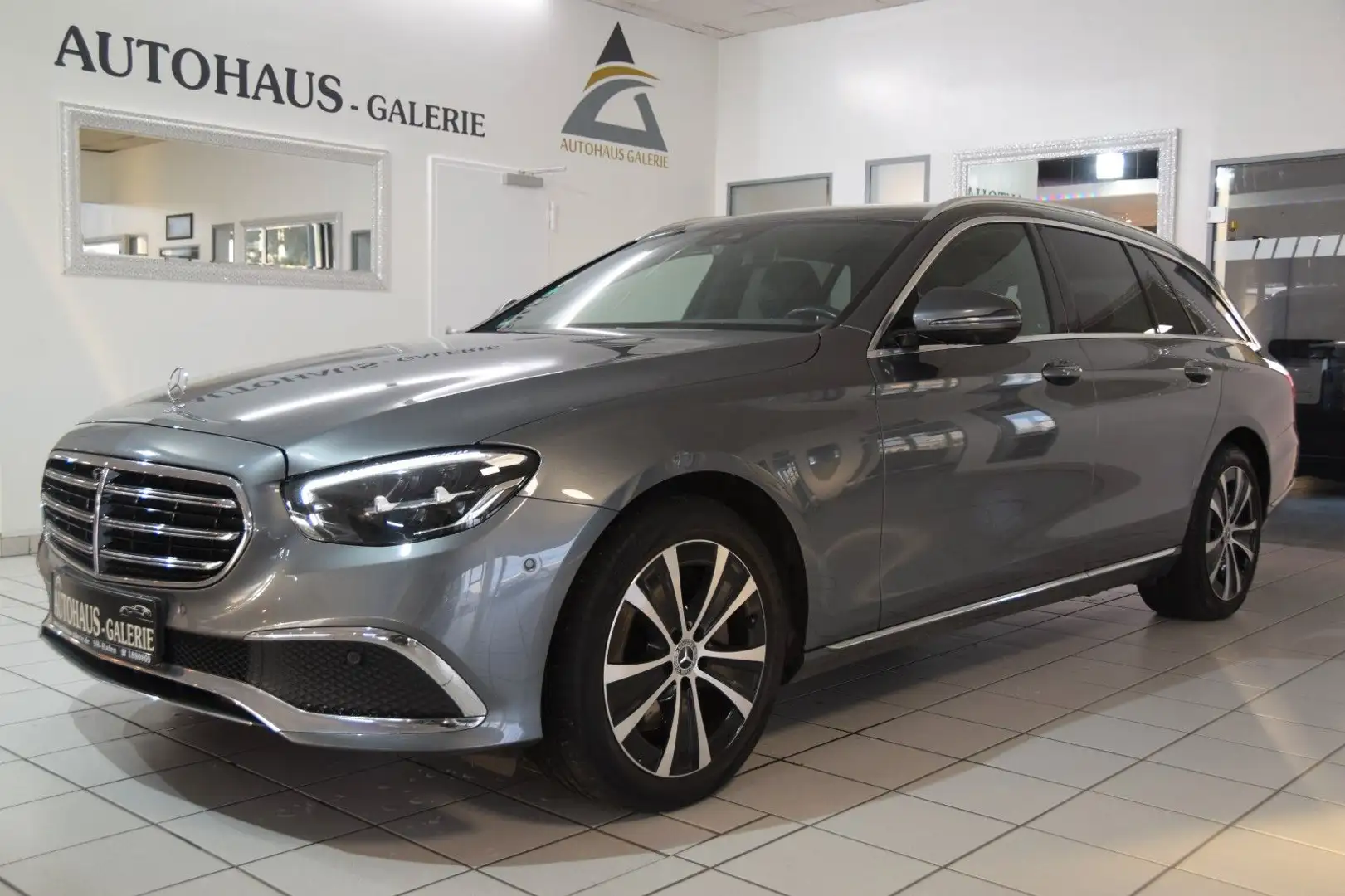 Mercedes-Benz E 300 e T*360°KAMERA*LED*ACC*LEDER*AHK Grau - 1