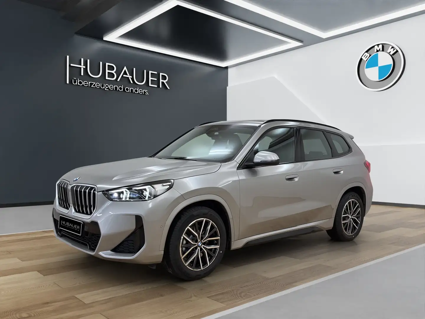 BMW X1 sDrive20i [M Sport, ACC, RFK, AHK, 18" LMR] Argent - 1