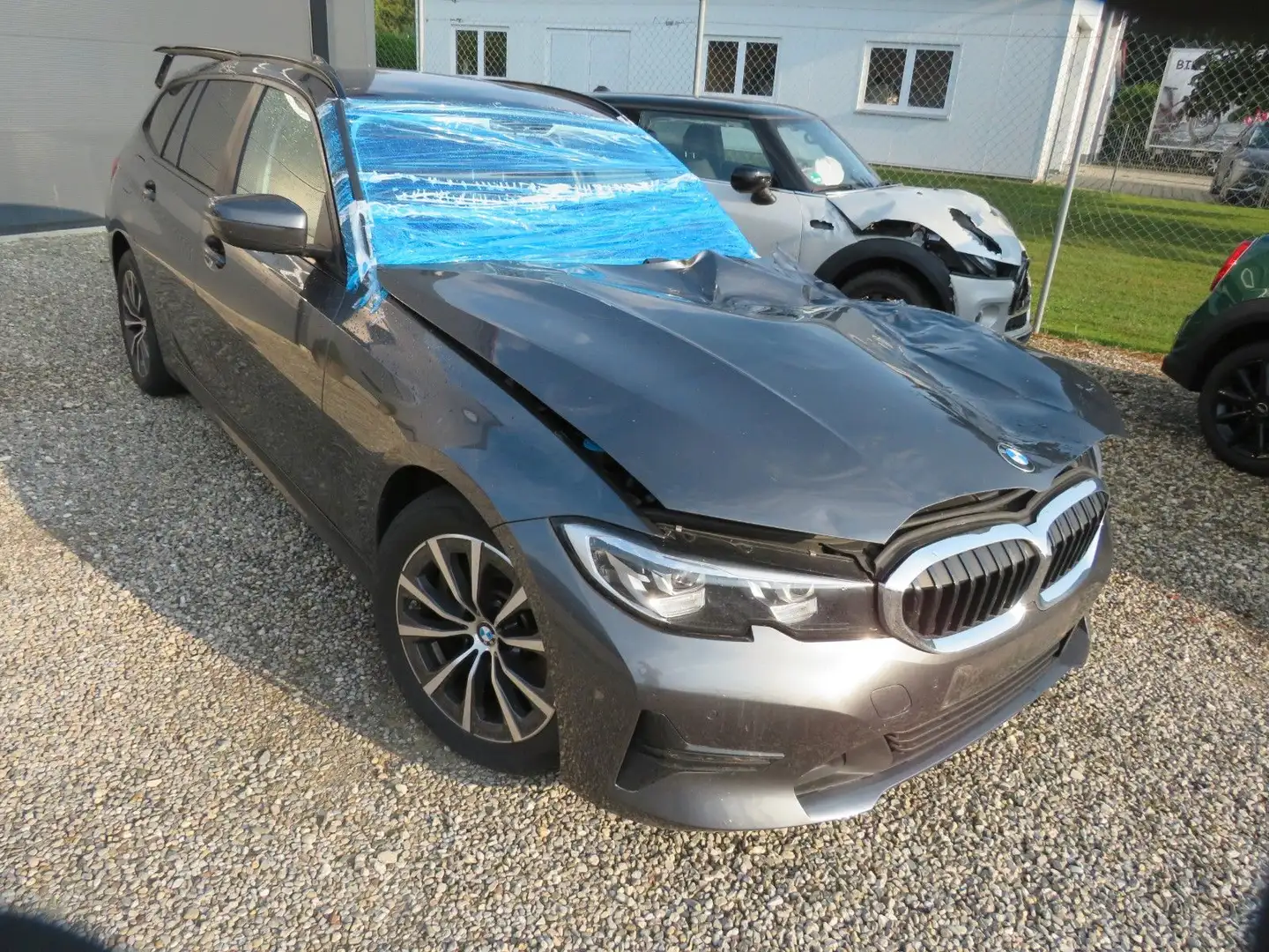 BMW 320 Touring 320 e Advantage Sturmschaden Grau - 2