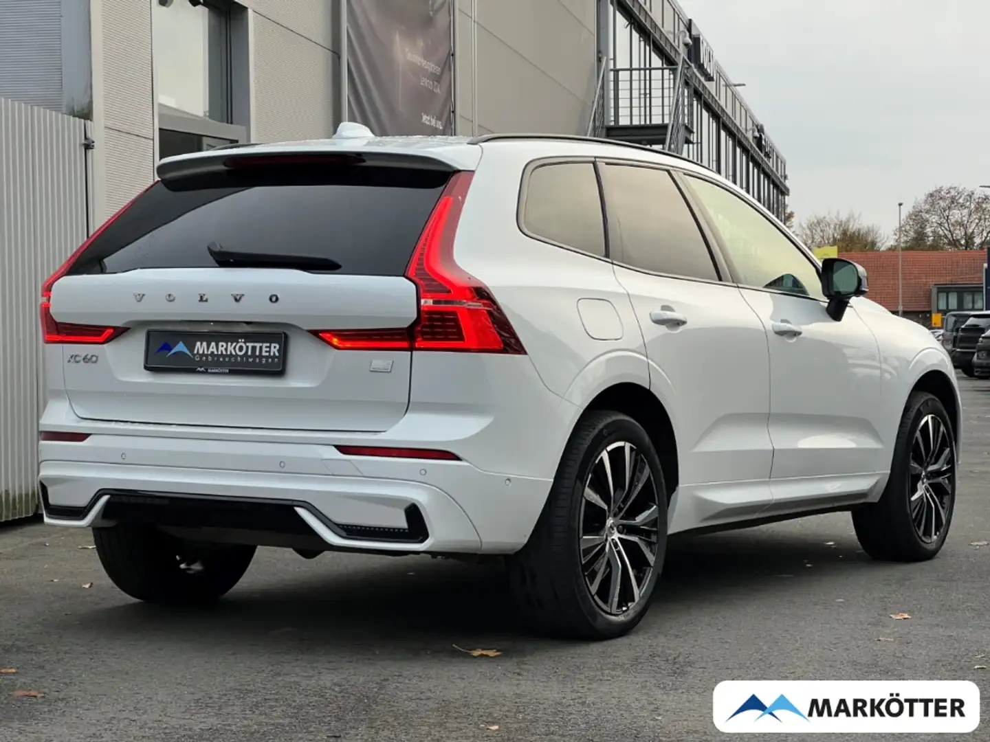 Volvo XC60 T8 AWD Recharge Ultimate Dark AHK/360CAM Weiß - 2