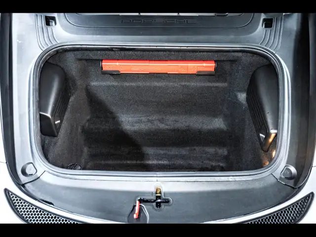 Porsche Cayman view 15