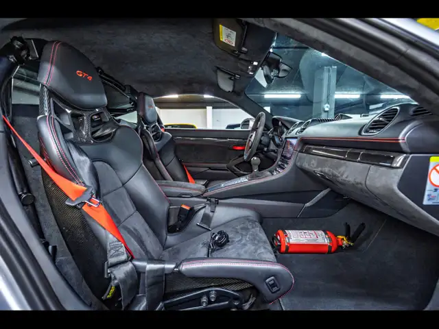 Porsche Cayman view 14