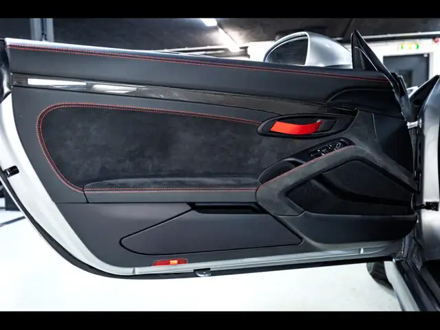 Porsche Cayman view 9