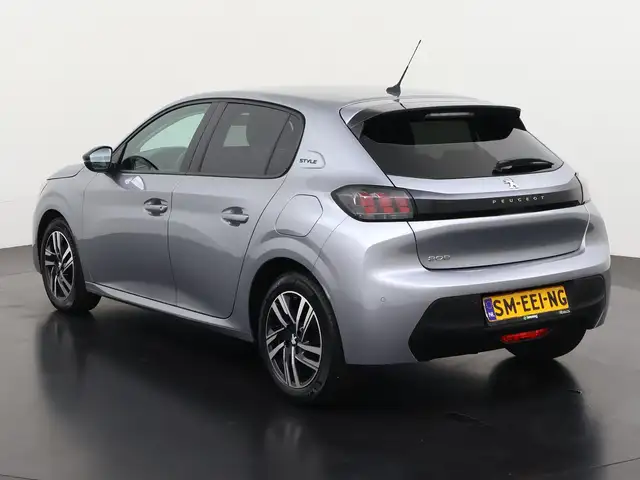 Peugeot 208 view 6