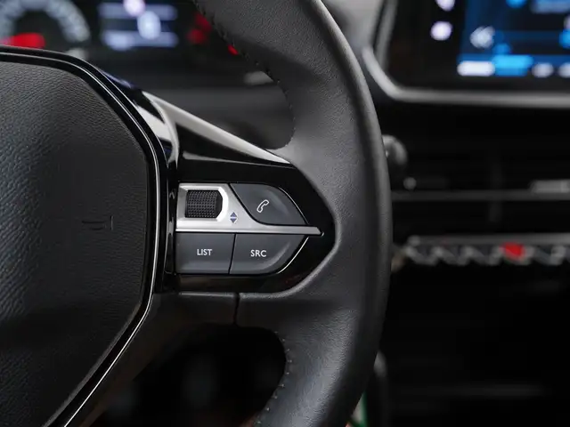 Peugeot 208 view 9