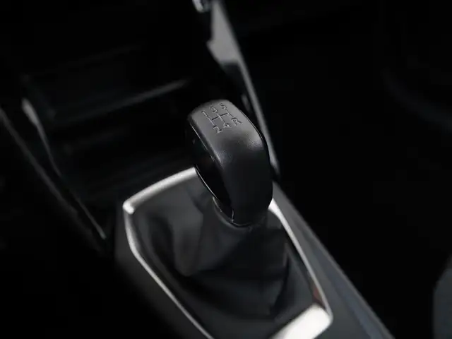 Peugeot 208 view 10