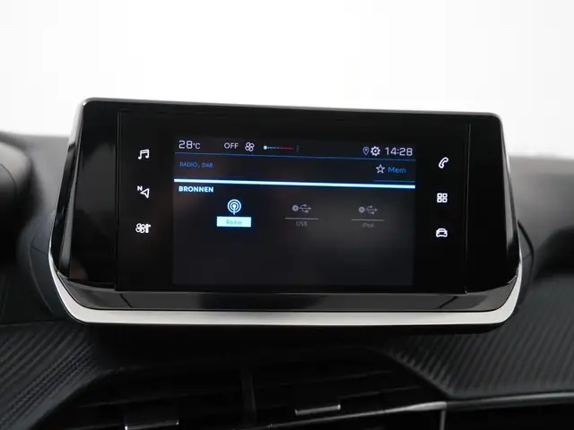 Peugeot 208 view 13