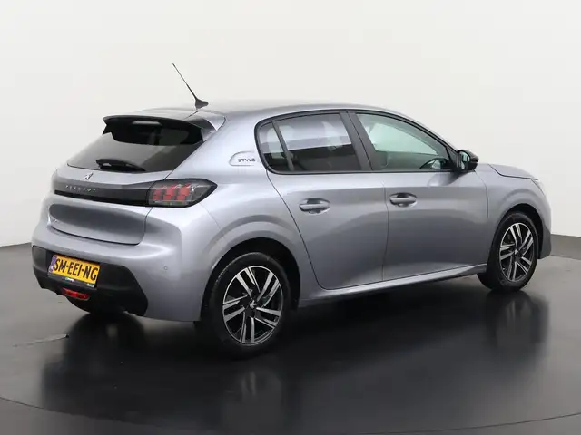 Peugeot 208 view 4
