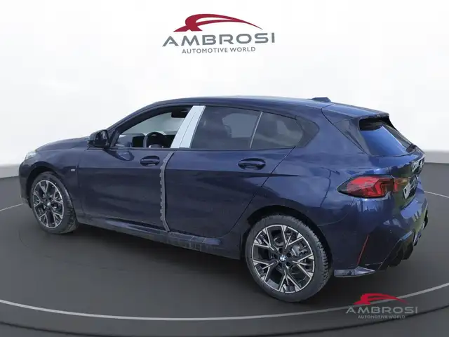 BMW 1 Series view 4