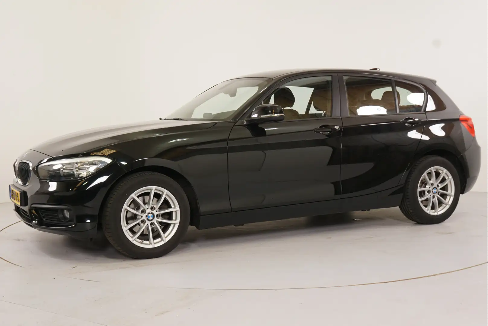 BMW 118 1-serie 118i | Navi | Clima | Cruise | PDC | 16" | Zwart - 2