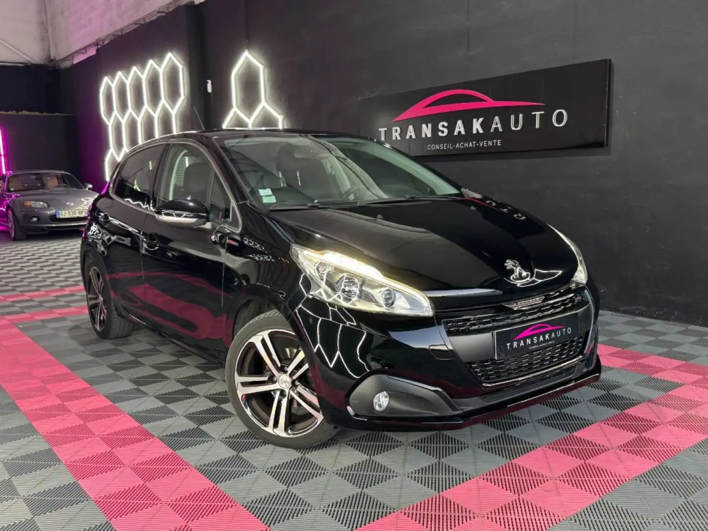 Peugeot 208 GT Line 1.2 110ch SS BVM6 ~ Première main ~ Courroie OK ~ Caméra de recul ~ CarPlay ~ Noir - 1