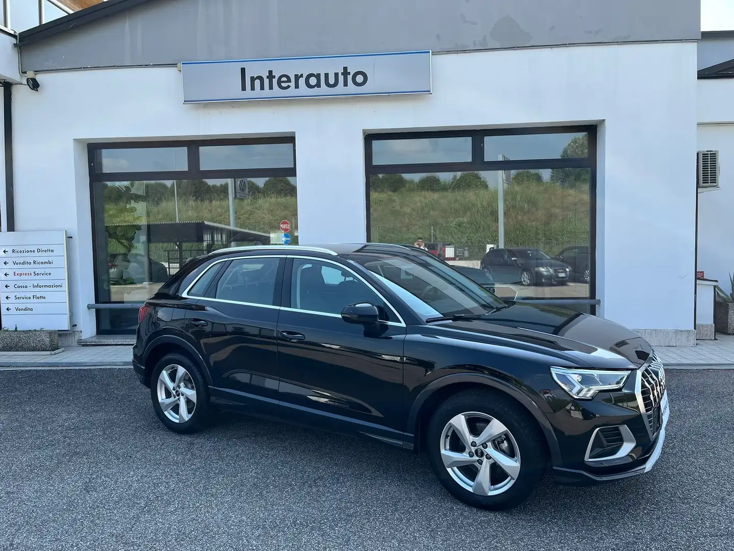 Audi Q3 35 1.5 tfsi mhev Buss. Plus s-tronic Nero - 1