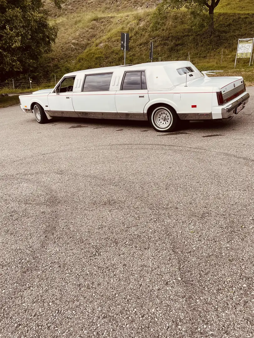 Lincoln Town Car Stretch Limusine Weiß - 2