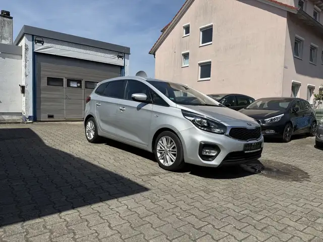 Kia Carens Dream Team 1.Hand 7 Sitzer