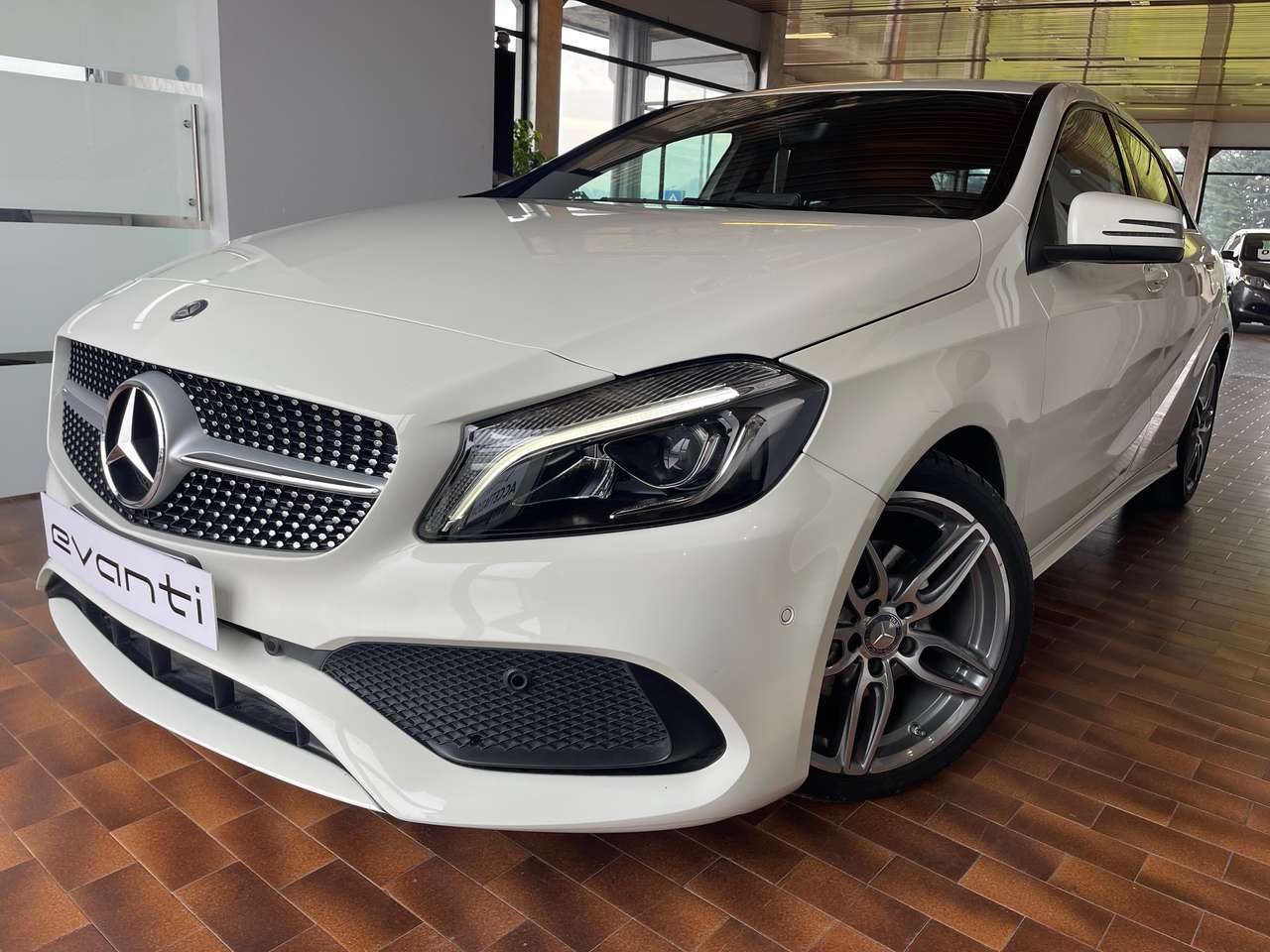 Mercedes-Benz A 200 AMG Premium auto CERCHI18 DIAMANTATI/NAVI/FULL LED
