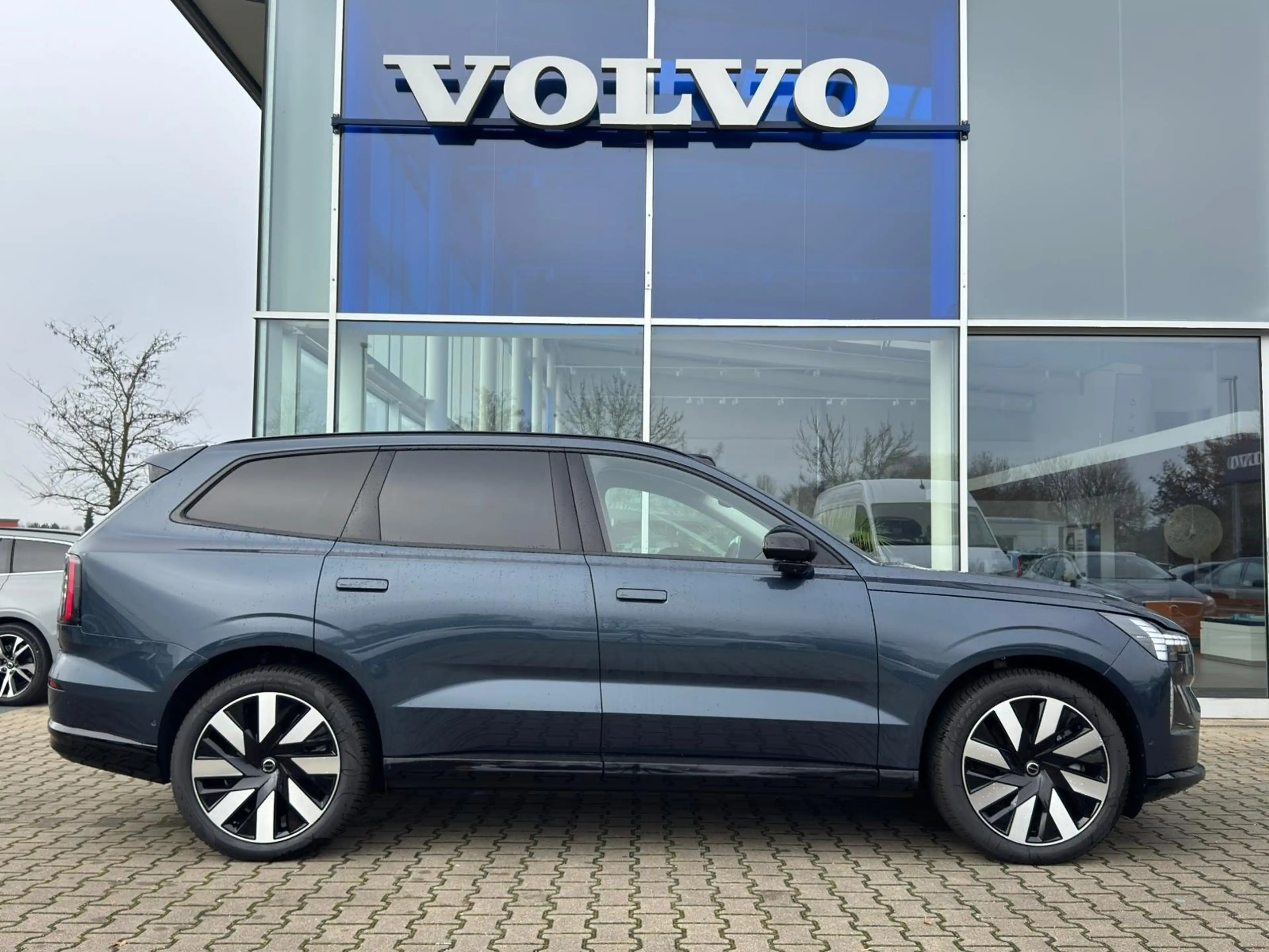Volvo EX90 Ultra Twin Motor AWD — photo 3