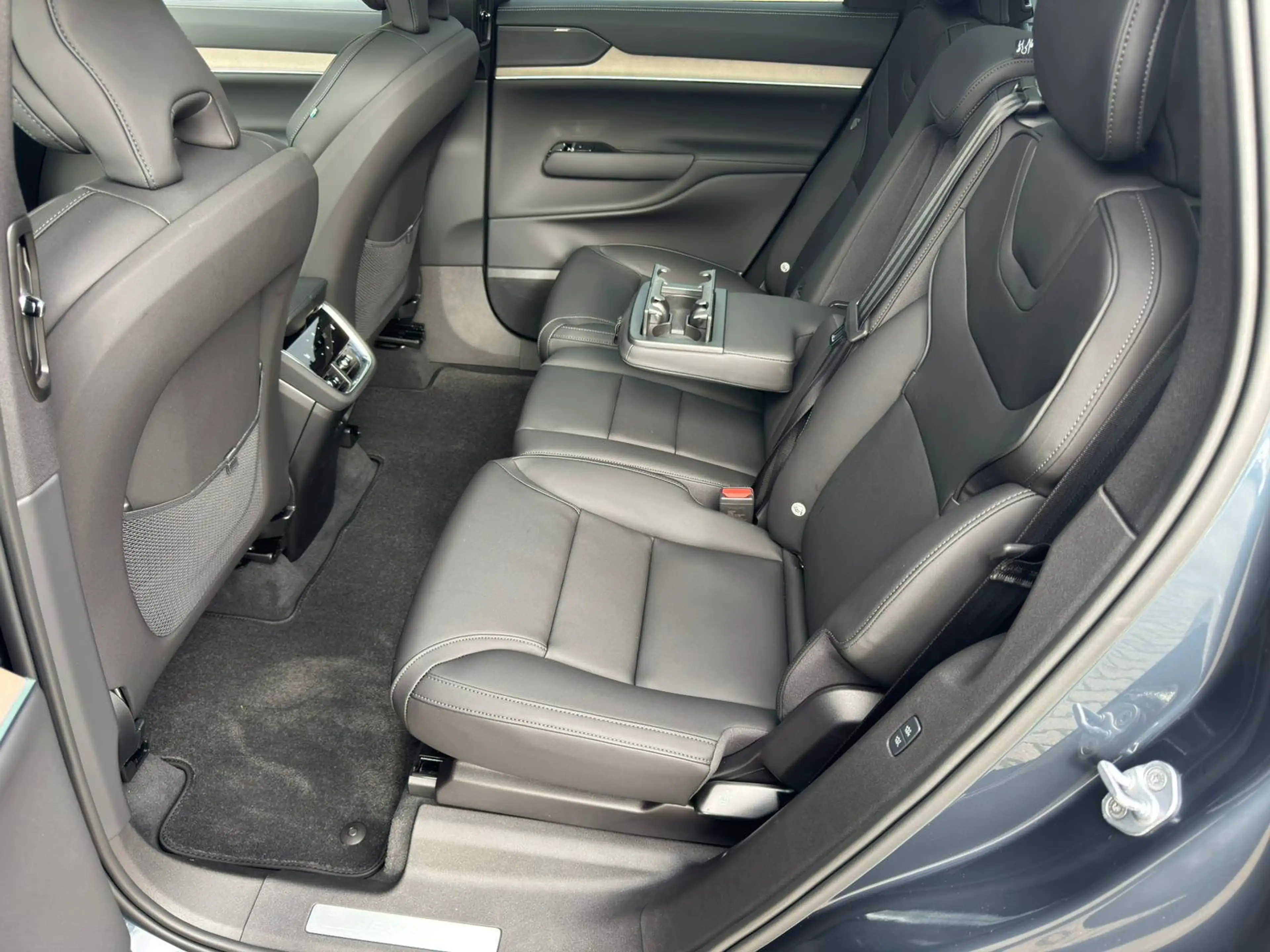 Volvo EX90 Ultra Twin Motor AWD — photo 10