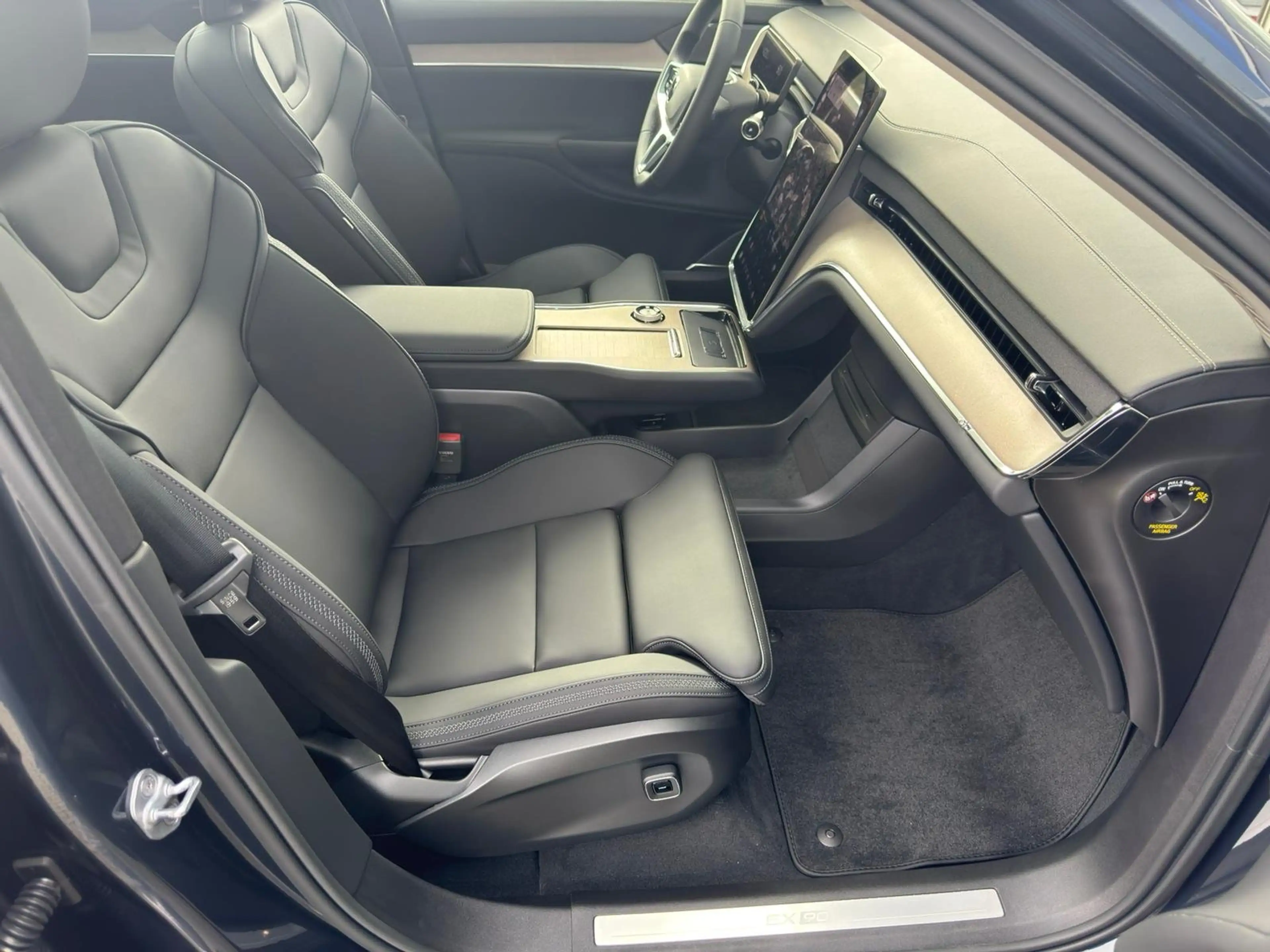 Volvo EX90 Ultra Twin Motor AWD — photo 11