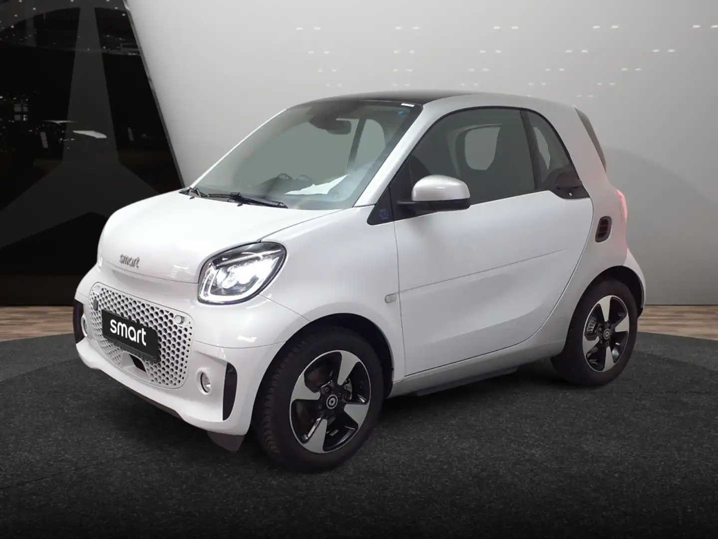 smart forTwo EQ 60kWed passion SHZ Pano PDC+Kamera Klima Weiß - 2