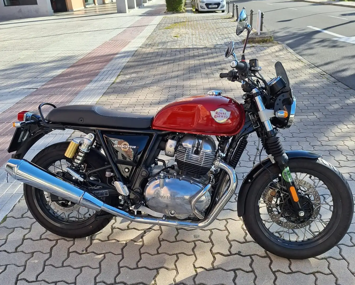 Royal Enfield Interceptor 650 Rojo - 2