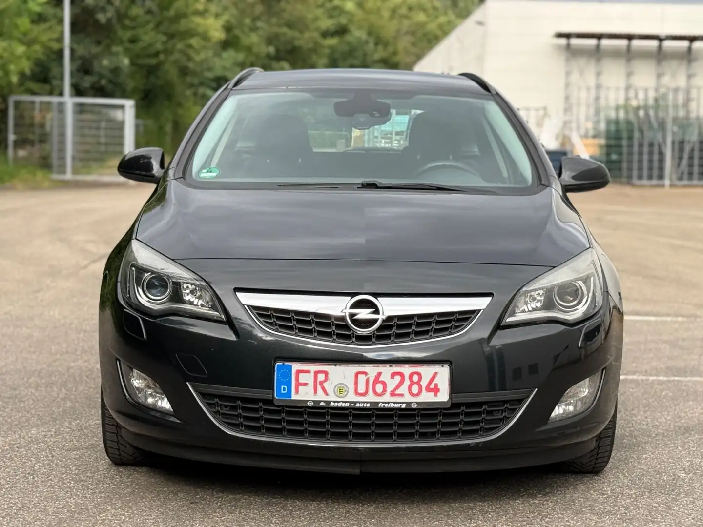 Opel Astra J Sports Tourer Edition 1,7 + Navi+Xenon . Negro - 1
