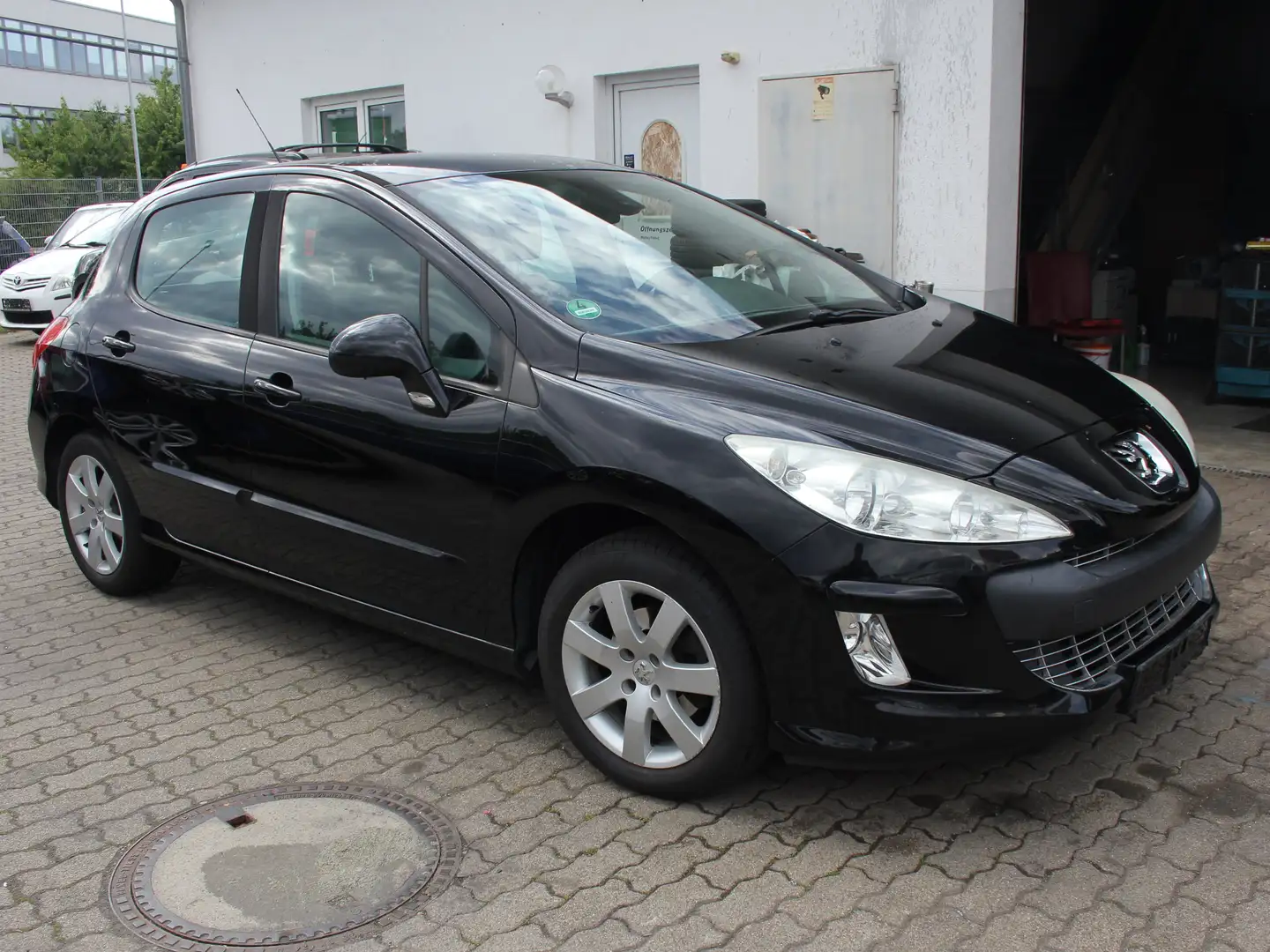Peugeot 308 Premium Klima PDC Schwarz - 2