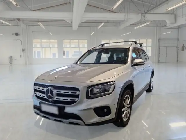 Mercedes-Benz GLB 180