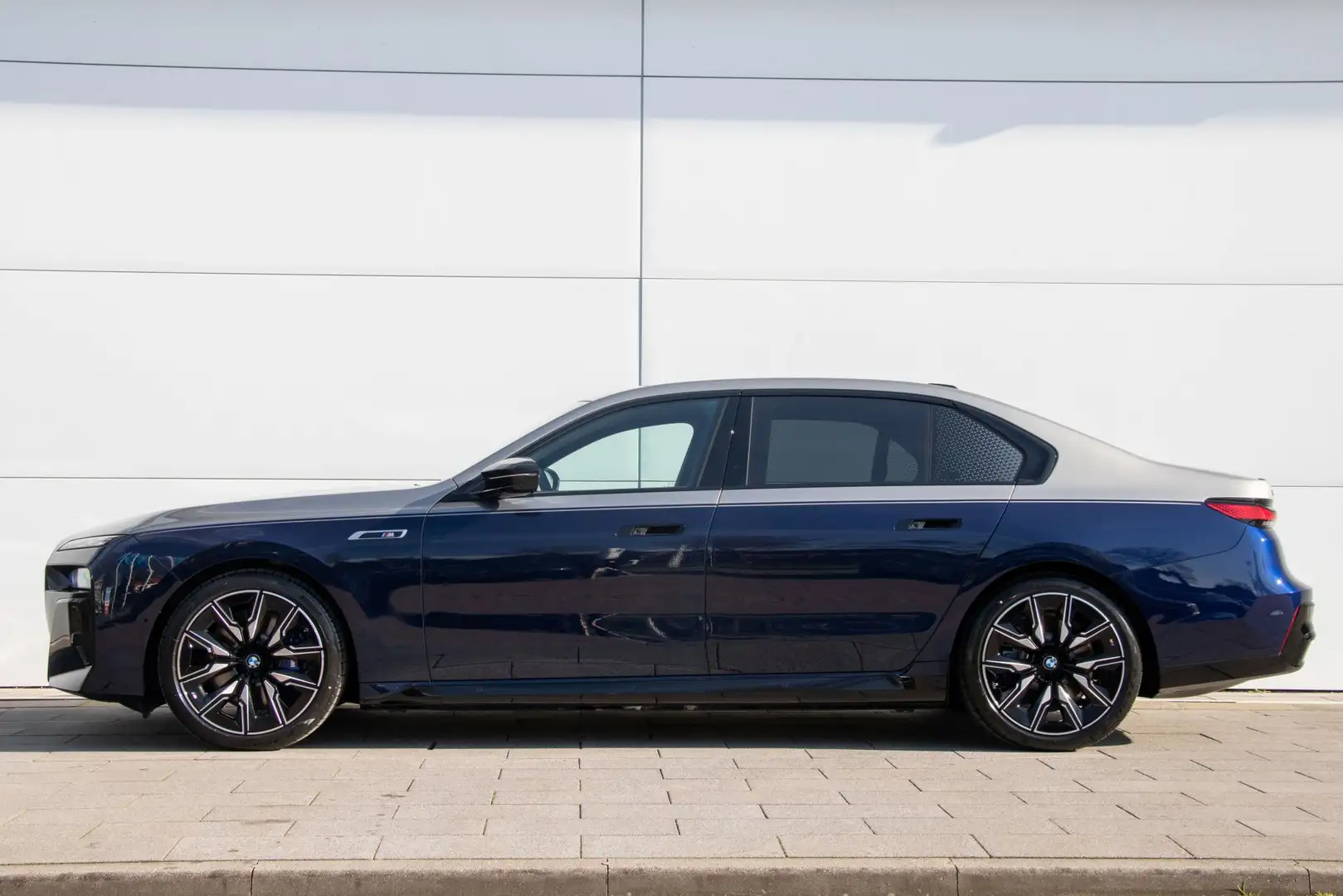 BMW i7 M70 xDrive | Sky Lounge | Bowers & Wilkins | Conno Blauw - 2