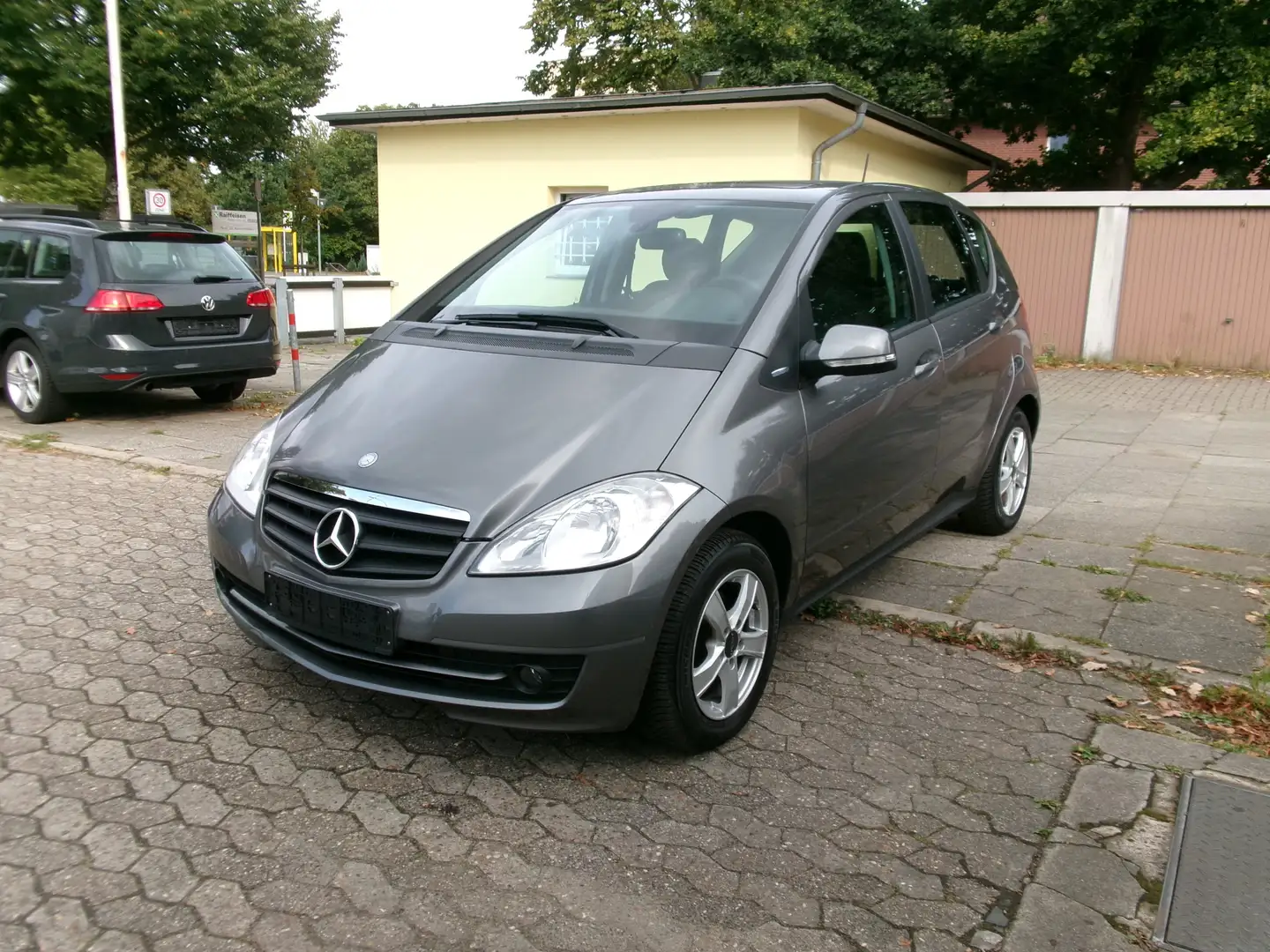 Mercedes-Benz A 160 A-Klasse  5-Türer BlueEFFICIENCY 95000km Grau - 1