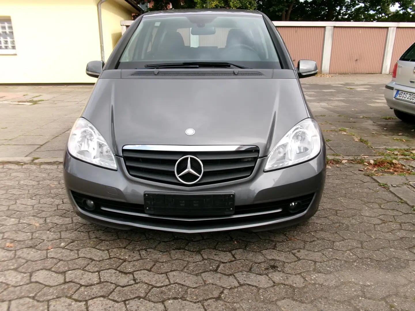 Mercedes-Benz A 160 A-Klasse  5-Türer BlueEFFICIENCY 95000km Grau - 2