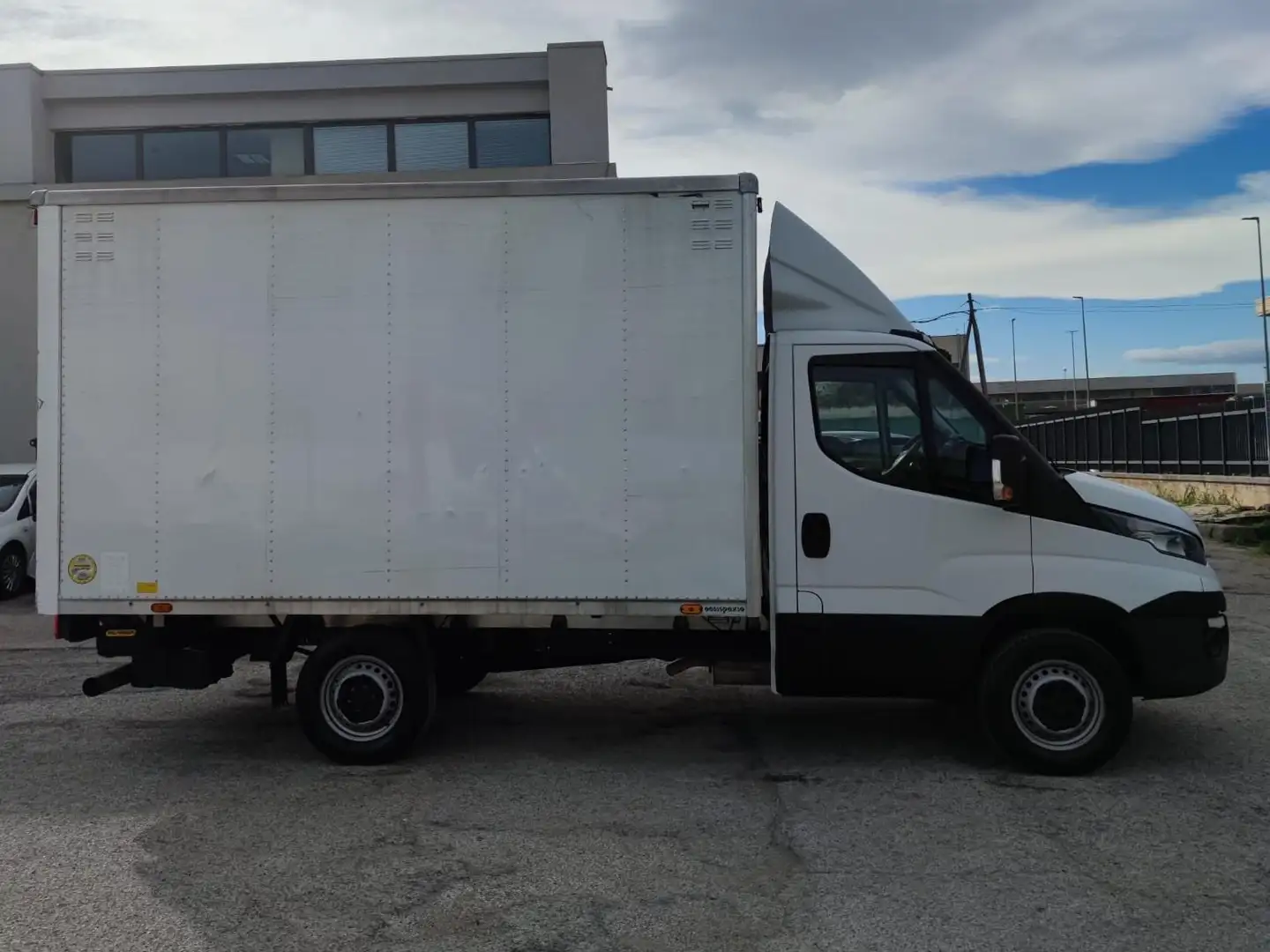 Iveco Daily 35S15 BOX CON SPONDA 2 POSTI - 2016 Beyaz - 2