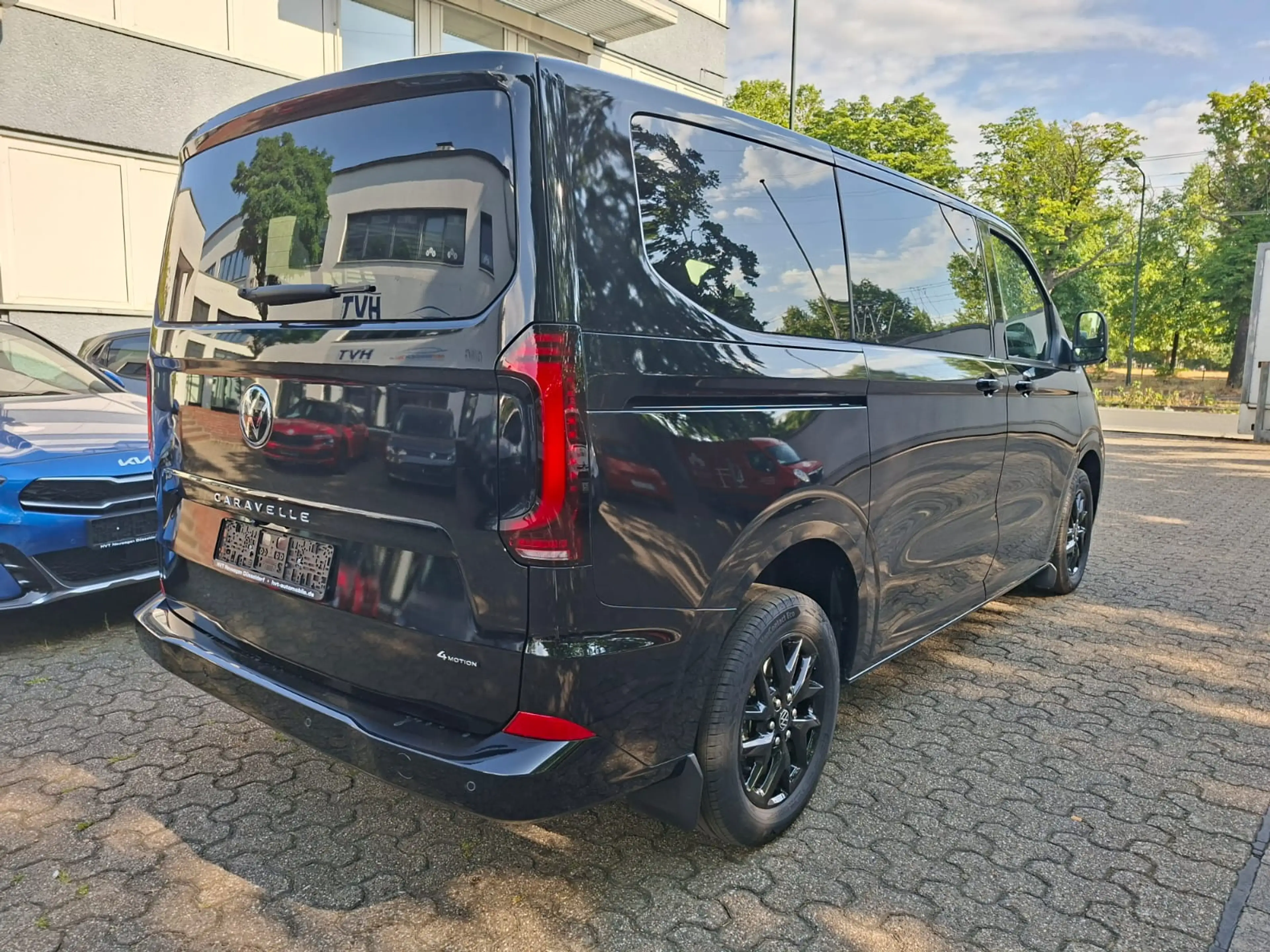 Volkswagen T7 Caravelle 2.0 TDI DSG 125KW 4MOTION Style|ACC|NAVI|IQ|AHK — photo 6