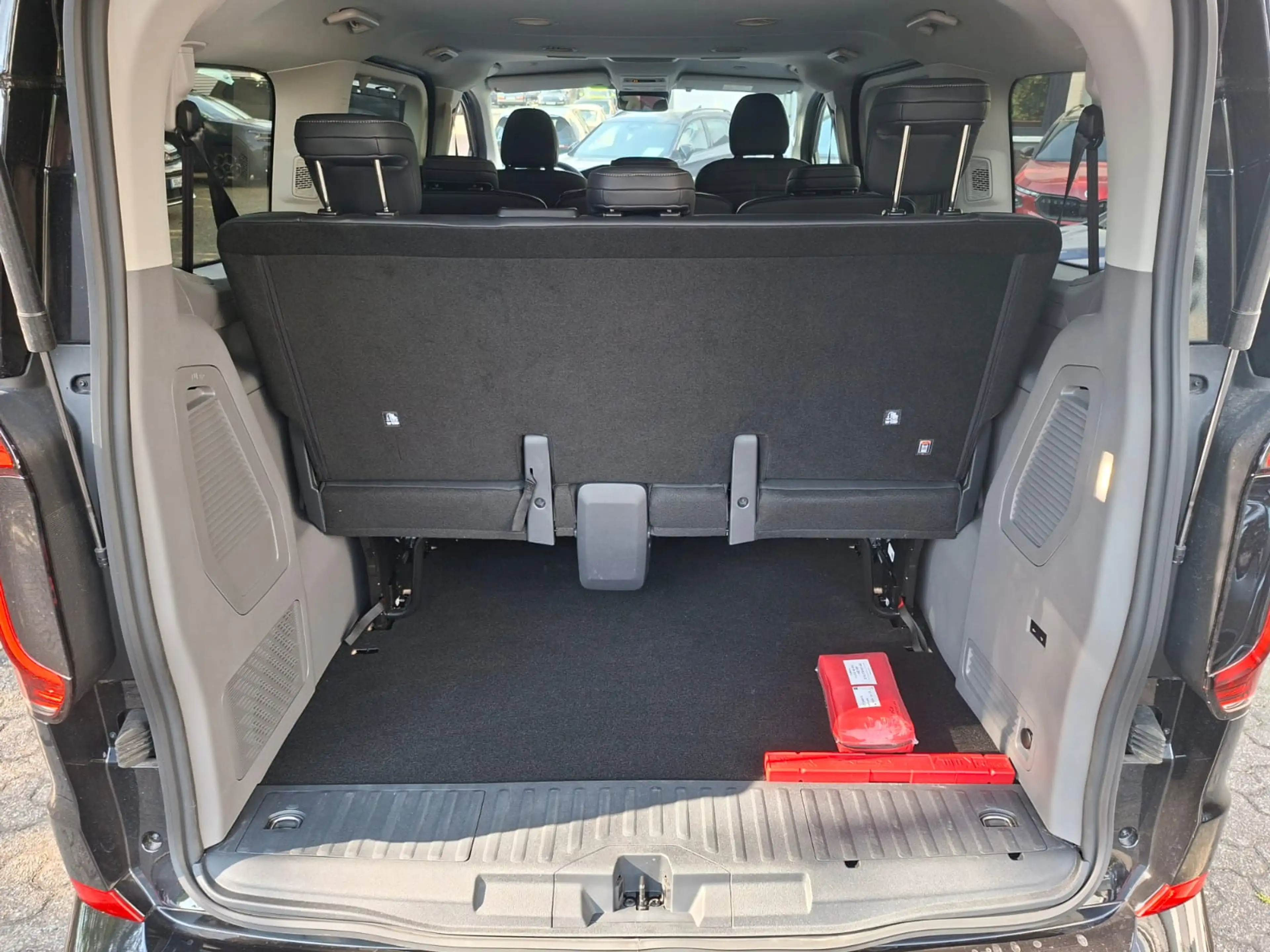 Volkswagen T7 Caravelle 2.0 TDI DSG 125KW 4MOTION Style|ACC|NAVI|IQ|AHK — photo 13
