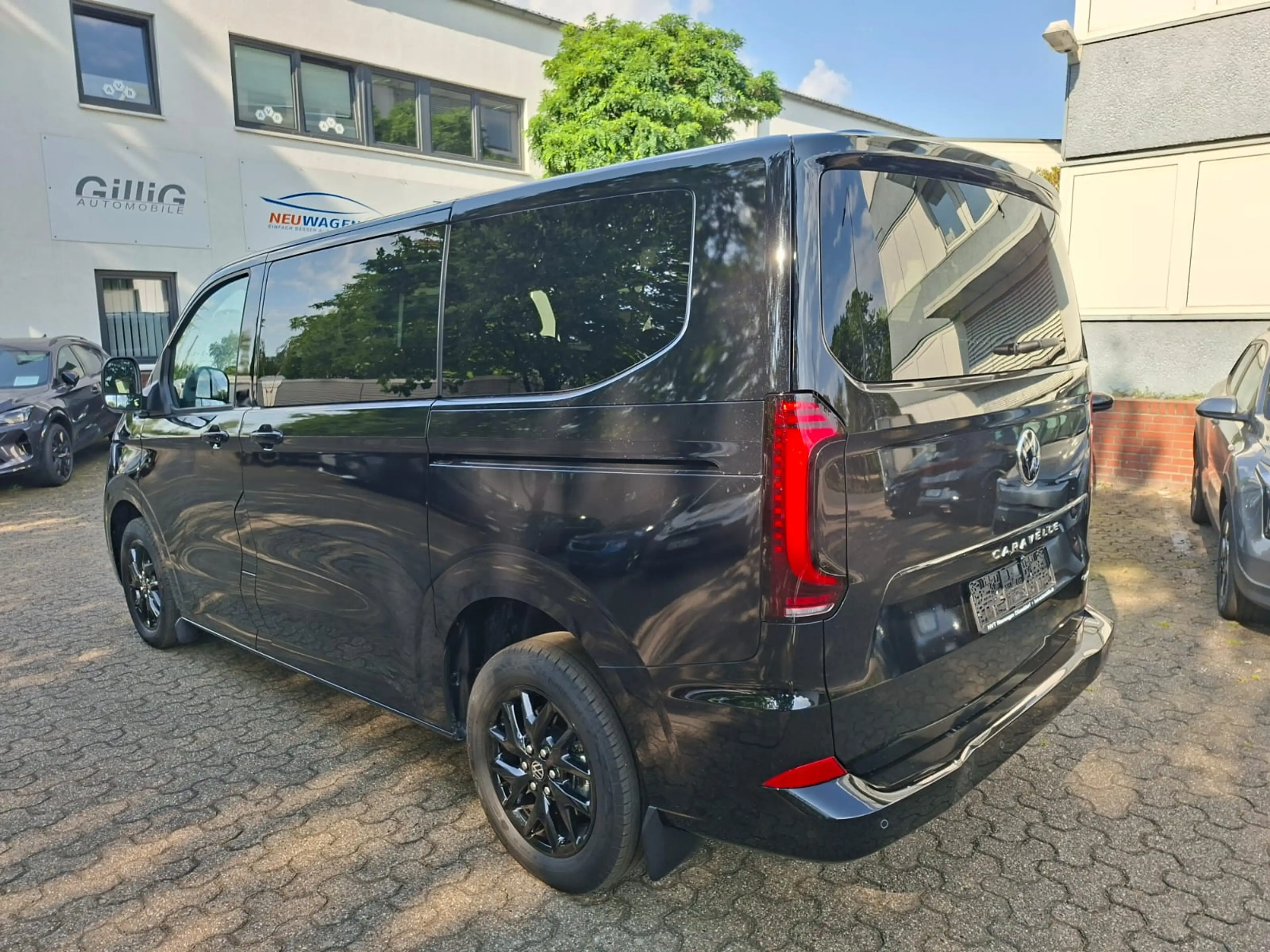 Volkswagen T7 Caravelle 2.0 TDI DSG 125KW 4MOTION Style|ACC|NAVI|IQ|AHK — photo 4