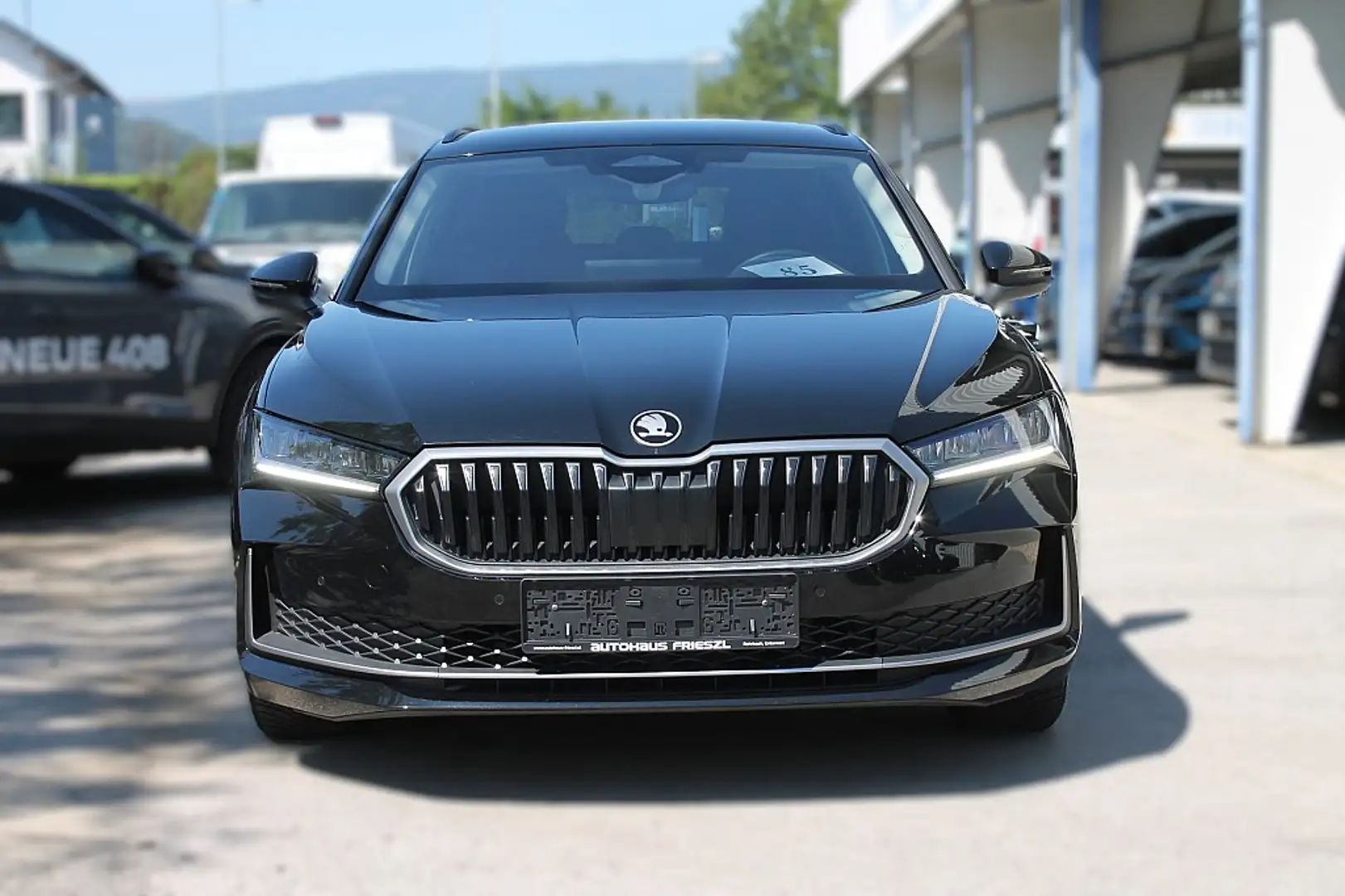 Skoda Superb Kombi 2,0 TDI Selection DSG Schwarz - 2