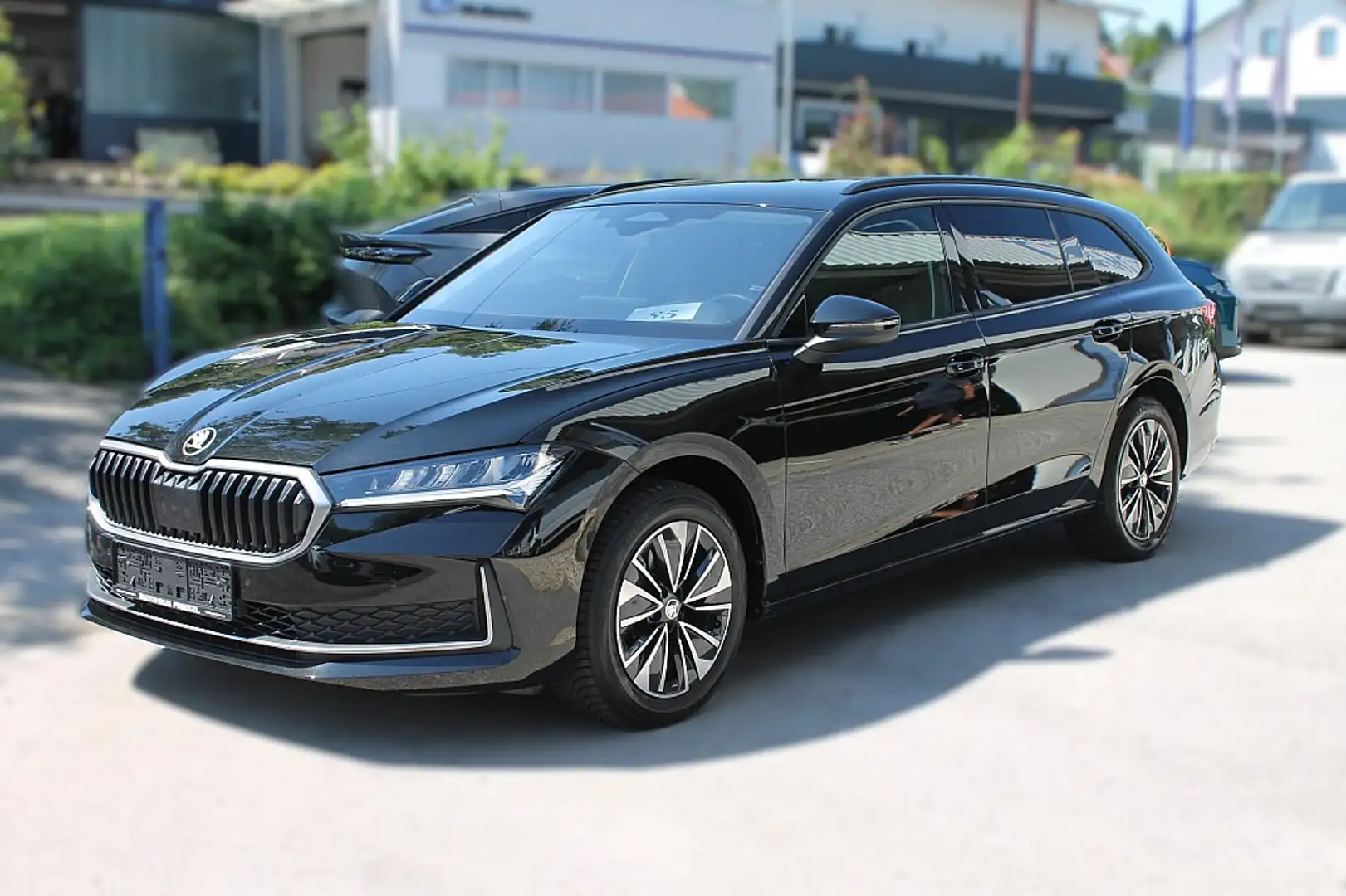 Skoda Superb Kombi 2,0 TDI Selection DSG Schwarz - 1