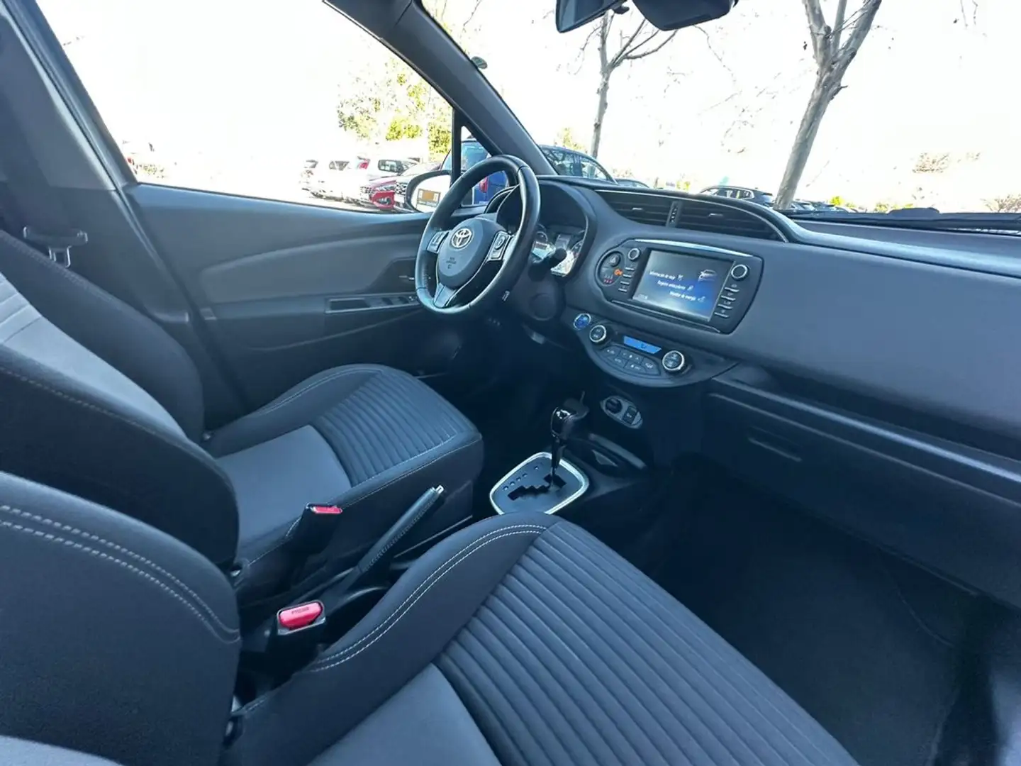 Toyota Yaris 100H 1.5 Active Weiß - 2