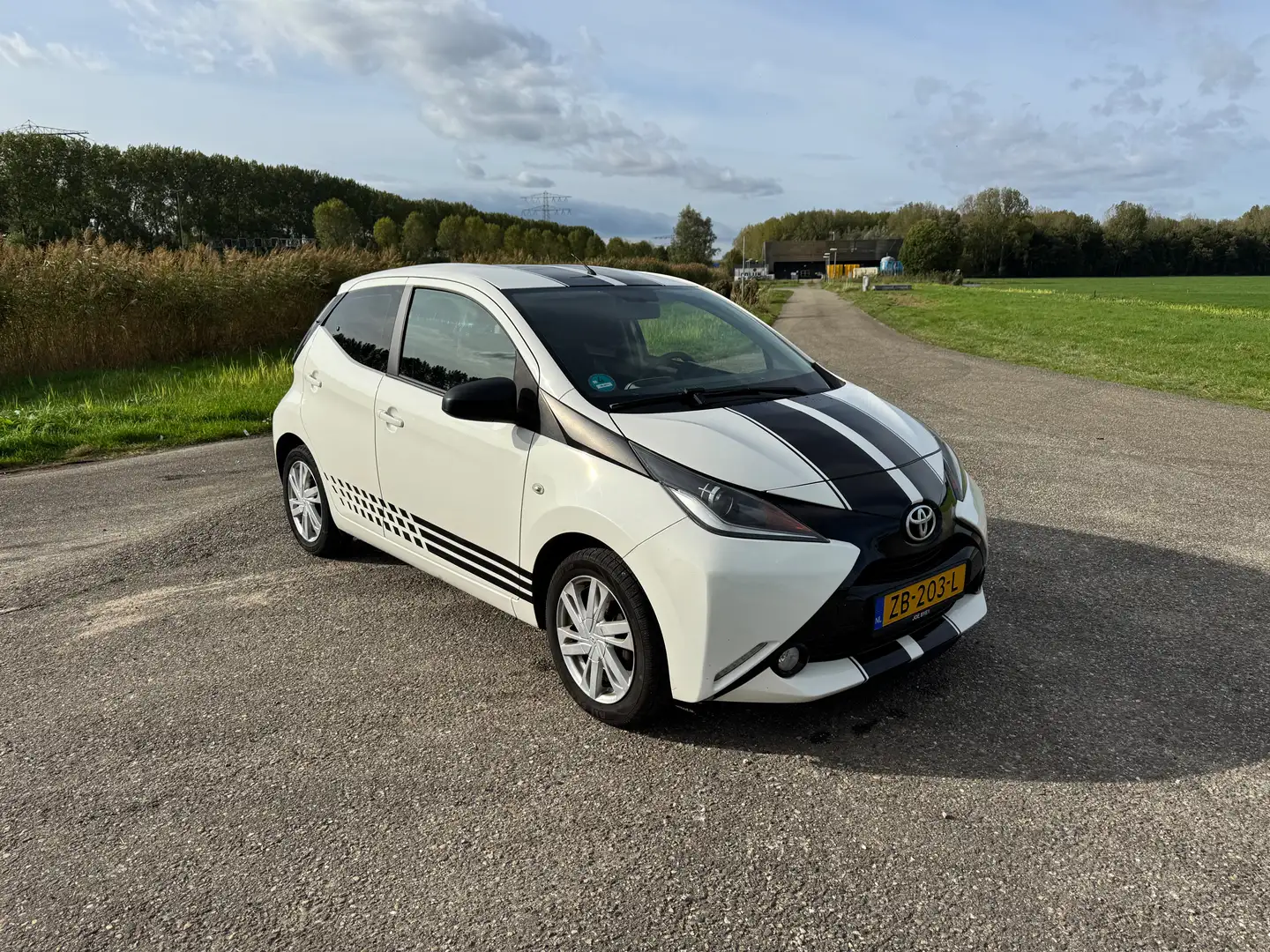 Toyota Aygo Aygo 1.0 VVT-i x-cite Alb - 2