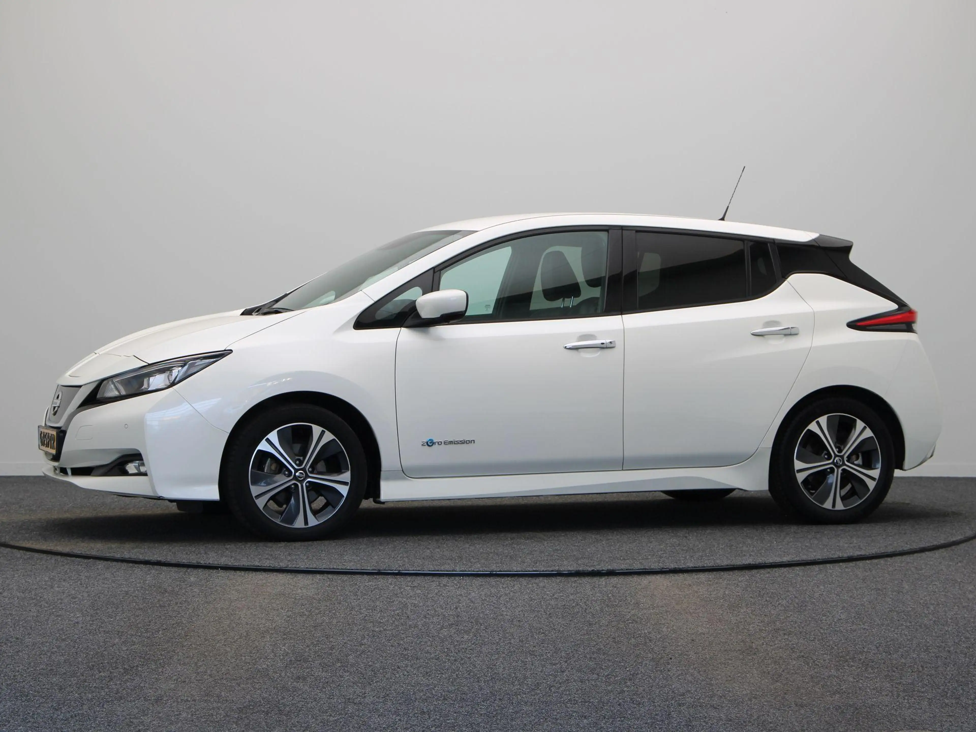 Nissan Leaf Tekna 40 kWh | Bose Premium Audio | 87% SoH | Adap — photo 13
