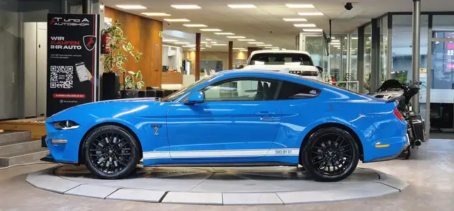 Ford Mustang view 4