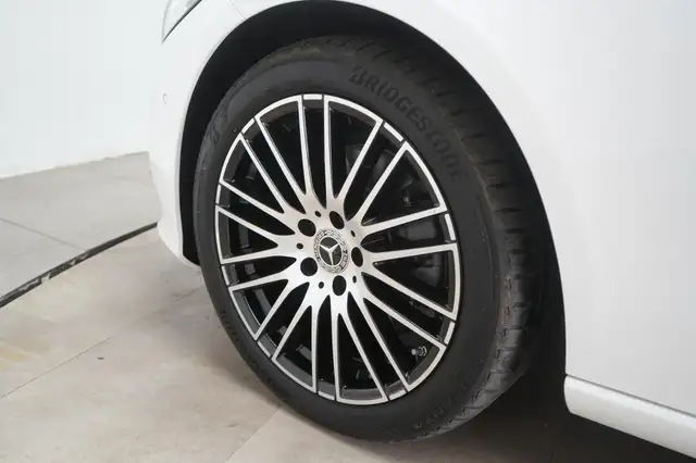 Mercedes-Benz C-Class view 28