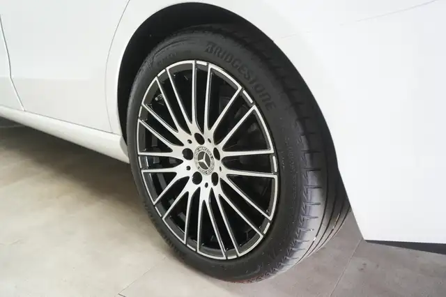 Mercedes-Benz C-Class view 27