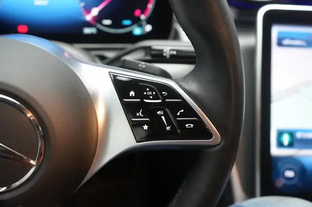 Mercedes-Benz C-Class view 18