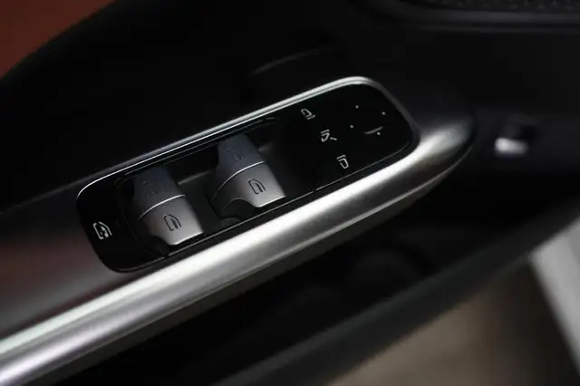 Mercedes-Benz C-Class view 19