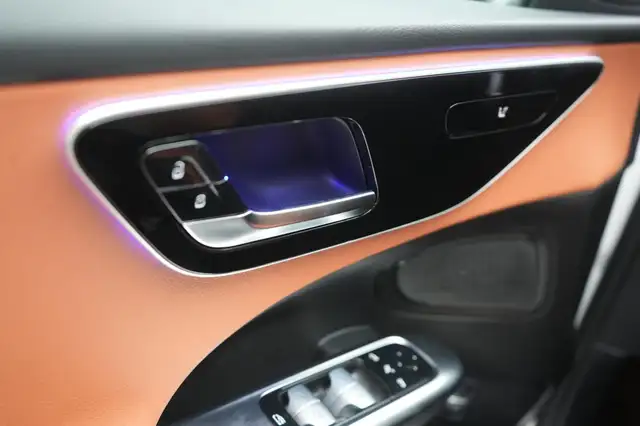 Mercedes-Benz C-Class view 21
