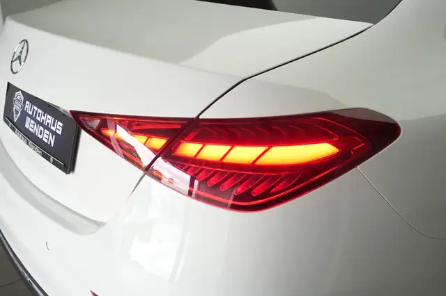Mercedes-Benz C-Class view 26