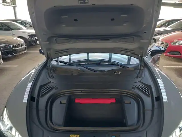 Audi e-tron GT view 3