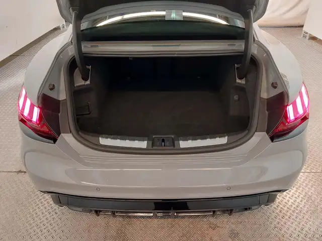 Audi e-tron GT view 7